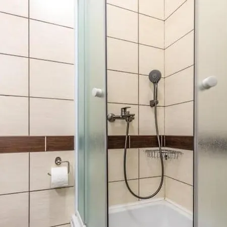 Mustapic By Guide * Blace