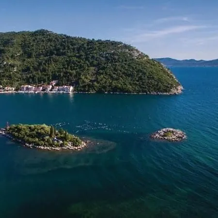 Mustapic By Guide Villa Blace