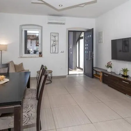 Mustapic By Guide * Blace